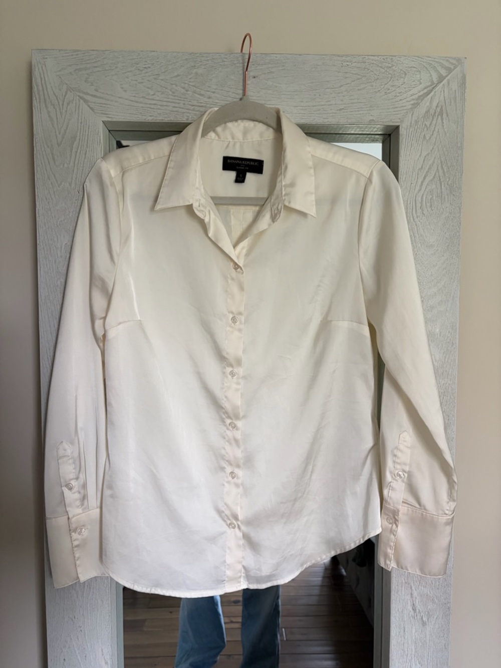 Banana Republic Classic White Button-Up Shirt